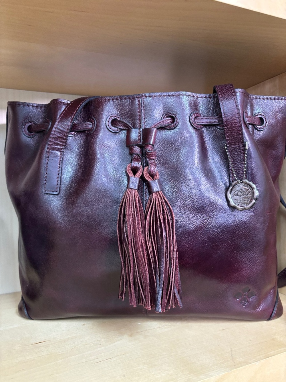 RARE PATRICIA NASH "WITNEY" 10TH ANNIVERSARY OVERSIZED TOTE IN MAHOGANY CHERRY